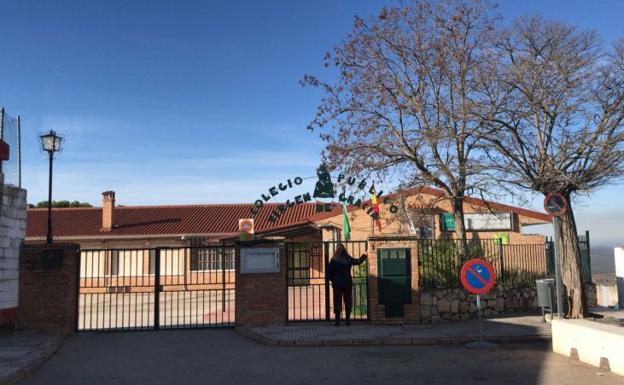 Entrada al Colegio Virgen de Gracia de Archidona, al que iba el menor./F. Torres