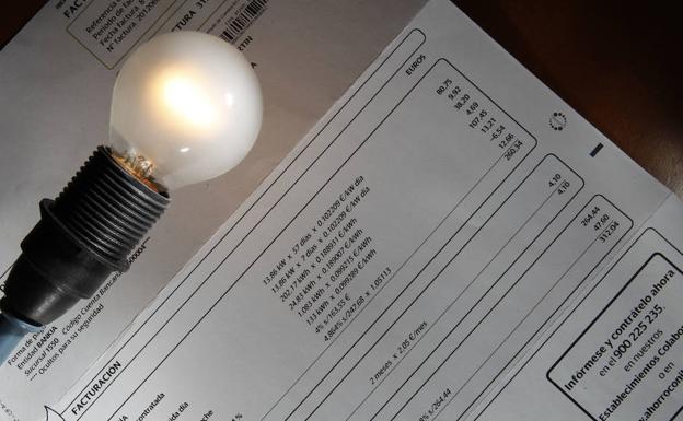 Más de mil familias en Málaga recurren a servicios sociales para pagar la luz