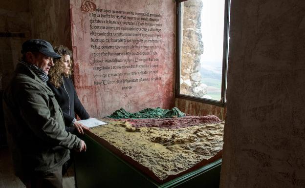 Juan Fuentes y Maite Díaz en el centro de interpretación.