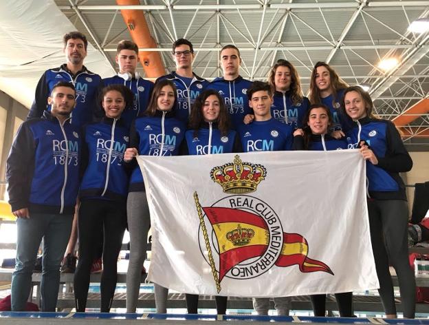 El equipo del Real Club Mediterráneo se hizo con cuatro medallas de bronce. :: sur/