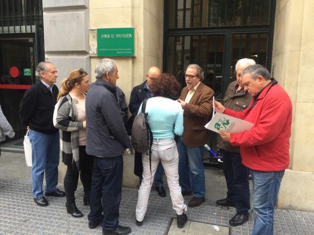 El documento se presentó ayer en el registro de la Delegación Provincial de Salud. :: sur/