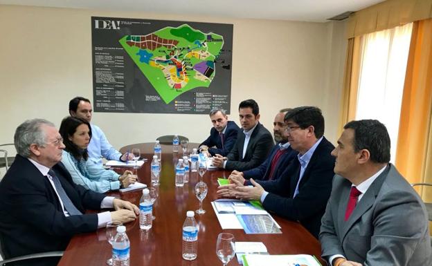 Un momento de la reunión celebrada esta mañana./SUR