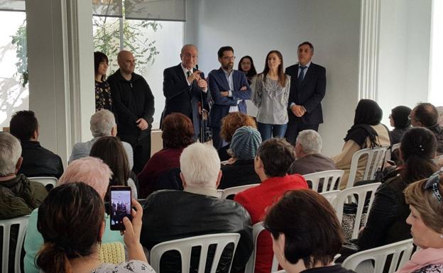 Momento de la entrega de llaves./SUR