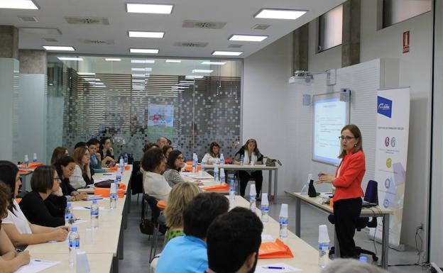 Una sesión formativa en la sede de Euroformac. /SUR