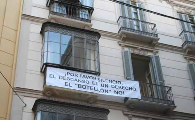 Una de las pancartas que exhibían los vecinos/SUR