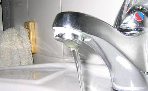 Las empresas de agua llaman a no bajar la guardia en el consumo responsable pese al aumento de las reservas en Marbella