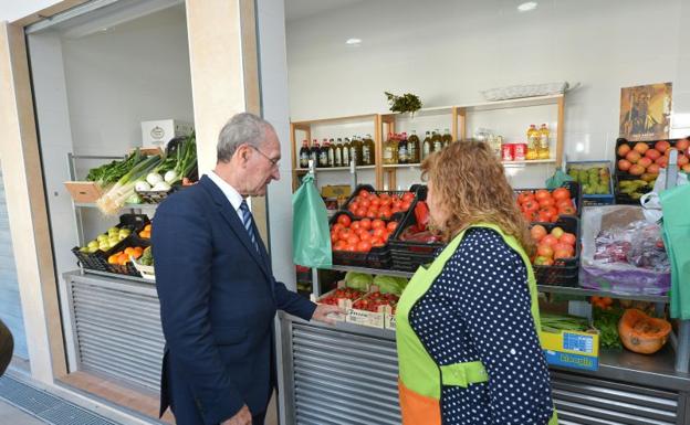 El alcalde de Málaga ha visitado las instalaciones. /Salvador Salas