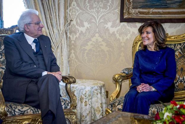 El presidente italiano, Sergio Mattarella, recibe a la nueva líder del Senado, Maria Alberti Casellati. :: reuters/