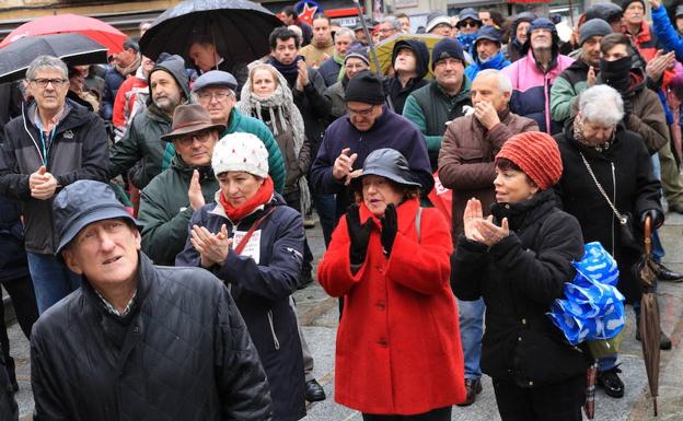 Jubilados se manifiestan por la subida de las pensiones./Efe