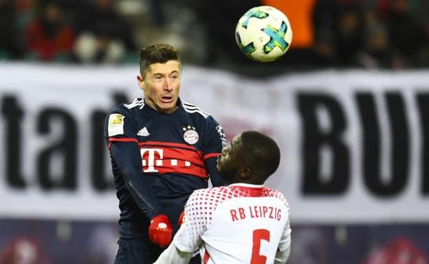 Robert Lewandowski, en un partido contra el Leipzig. /EFE