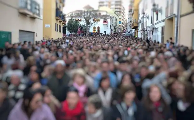 Miles de promesas se congregan detrÃ¡s del Cautivo cada Lunes Santo./Jon Sedano