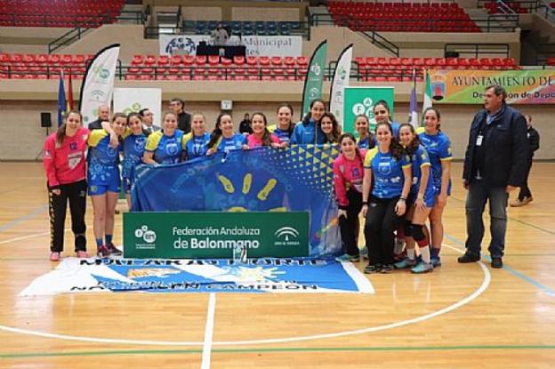 Las jugadoras del Málaga Norte, tras el campeonato. :: sur/