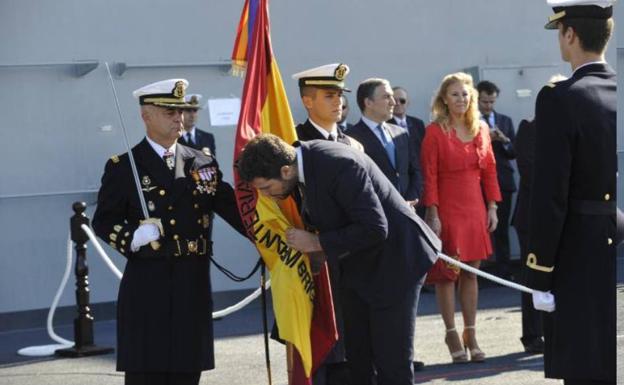 Foto de la jura de bandera civil en el portaaviones Juan carlos I el pasado mes de octubre en Málaga./Francis Silva