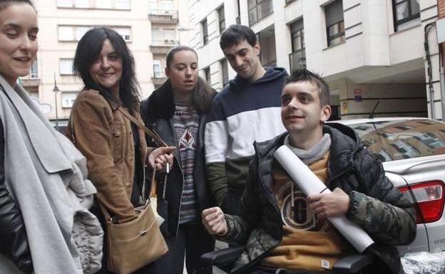 Germán Fernández, muy emocionado en su vuelta a casa. /