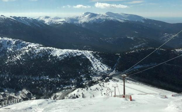 La nieve todavía se acumula en la estación del Sistema Central/Puerto de Navacerrada