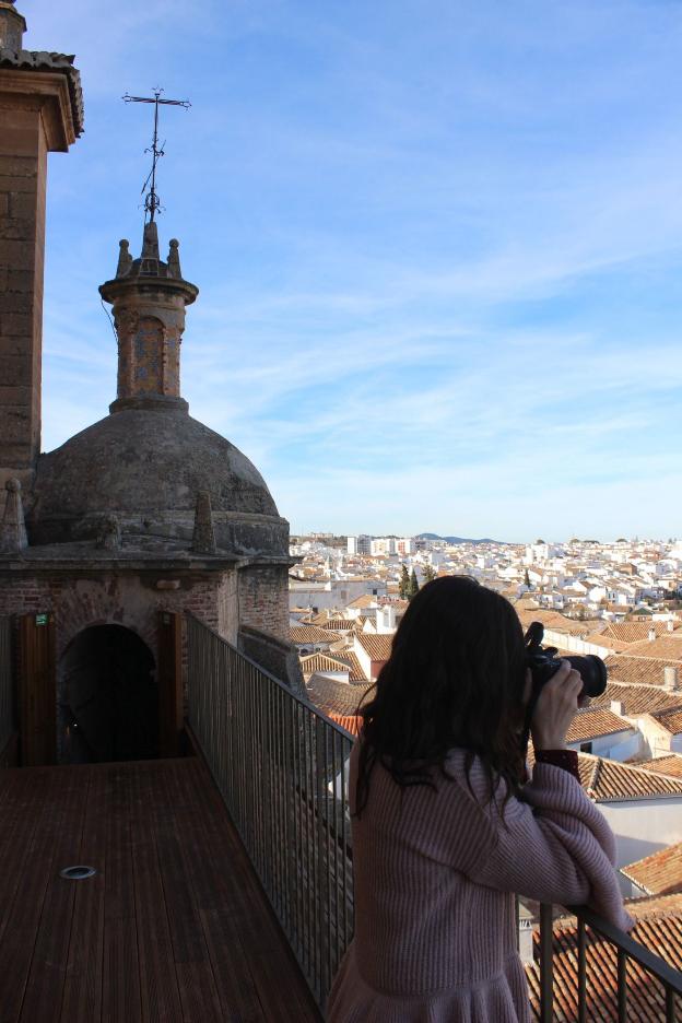 Ofrecen una gran vista de Ronda y la Serranía. :: v. m. /