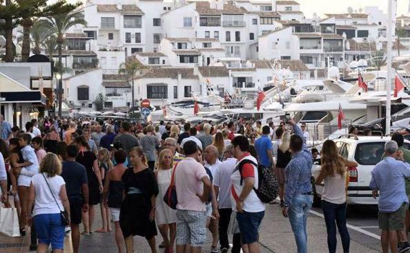 Uno de los robos tuvo lugar en Puerto Banús (archivo)./Josele-Lanza -