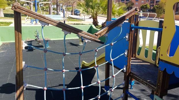 Varios parques han sido objeto de quejas por su deterioro./SUR
