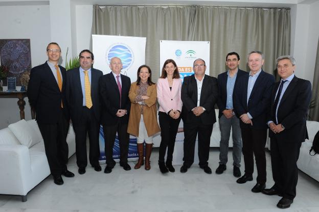 Responsables públicos de la Junta y de las empresas de agua. :: sur/