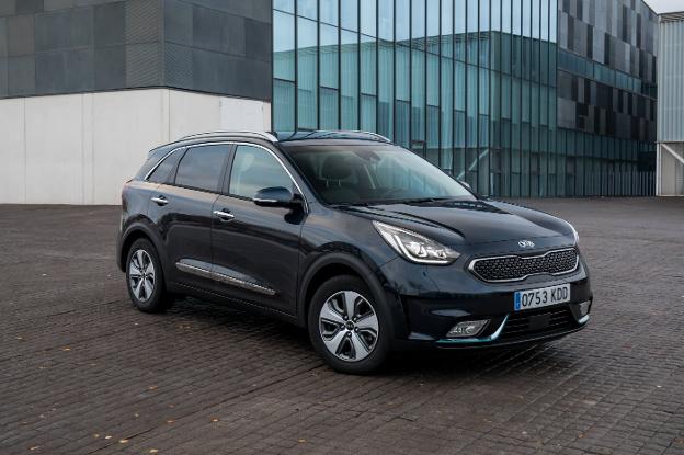 El Niro es un coche híbrido más corto y pequeño que el Sportage pero muy apreciado. :: kia
/