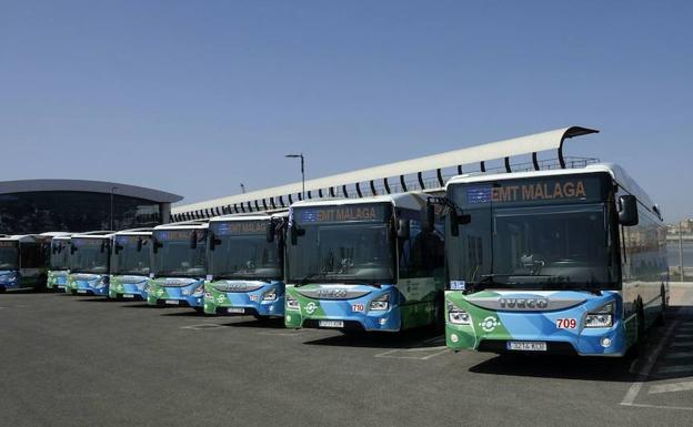 El Ayuntamiento de Málaga ha destinado en los dos últimos planes de inversiones financieramente sostenibles 7,8 millones de euros para la compra de 21 autobuses de la EMT. /SUR