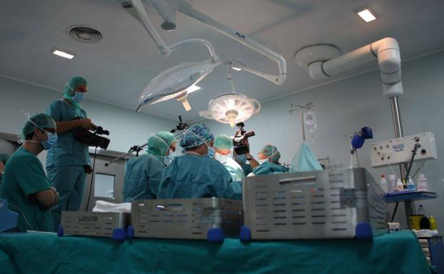 Un quirófano del Hospital Clínico./