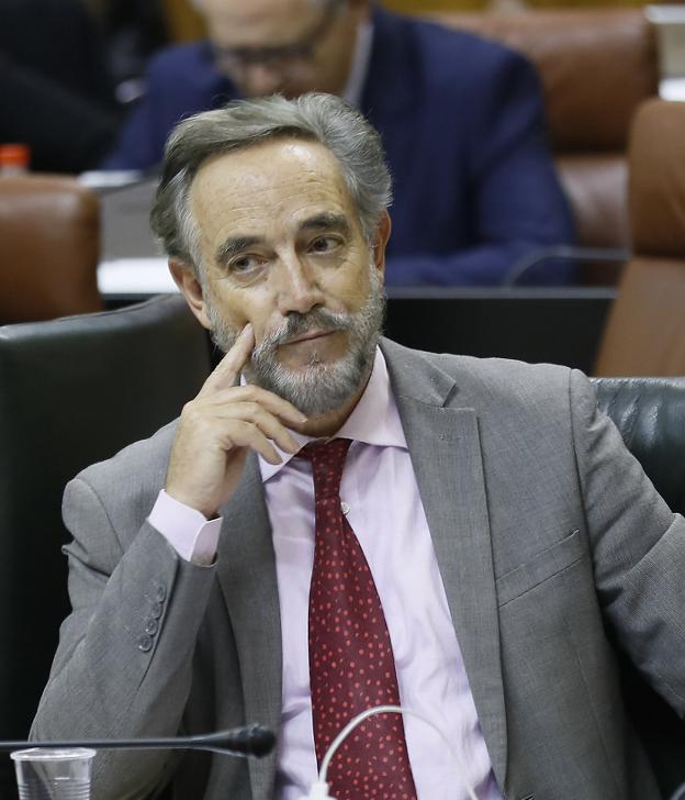 El consejero de Fomento, Felipe López. :: efe/