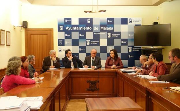 Reunión del alcalde con vecinos de Arraijanal y ecologistas. /SUR