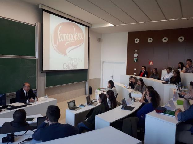 Federico Beltrán, durante su conferencia en la Facultad
de Económicas de la Universidad de Navarra. sur
/