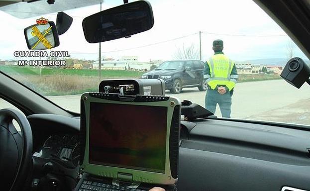 Radar móvil de la Guardia Civil /SUR