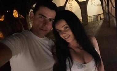 Dana Leonte en una imagen de archivo con su novio, Sergio Ruiz./SUR