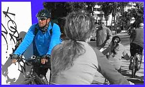 Ciclistas y viandantes este fin de semana en Málaga. L. M./