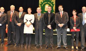 Atencia, N´ñendez, Lupiáñez, Conde, Delgado, Sánchez, Márquez, Fernández y Rosique tras la ceremonia de entrega/