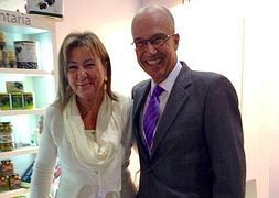 Paz Hurtado y el embajador José Eugenio Salarich, en Gulfood. :: SUR/