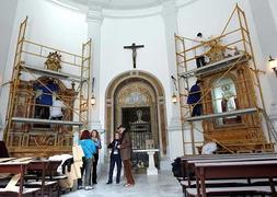 Vista de los retablos del siglo XIX recuperados por los alumnos de San Telmo.:: Carlos Moret/