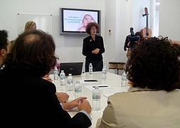 Carolina López, durante su intervención en las charlas. :: R. A. | Vídeo: R. Aparicio e Inma Pérez/