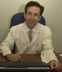 El jefe de neurología del Clínico, premiado por su labor docente/