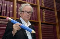 Félix Revello de Toro: «El peso de la responsabilidad me fatiga más que mis 80 años»/