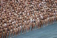 FOTOGRAFÍA. Tunick llenó el Zócalo de Ciudad de México de modelos desnudos. / D. P. EFE/