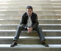 ÉXITO. El autor se toma su tiempo para escribir cada novela. / GONZÁLEZ MOLERO/