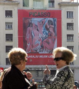 CARTELES. Las reproducciones colgadas en las calles de Málaga también generan derechos de imagen./