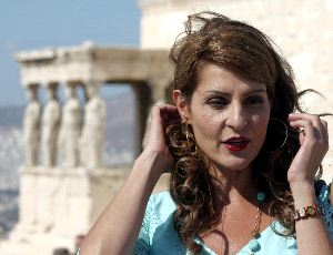 ESPACIO. Nia Vardalos, durante el rodaje en la Acrópolis. / AP/