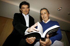 PRESENTACIÓN. Fernando Arcas y José Velasco, ayer, en Ámbito Cultural de El Corte Inglés./
