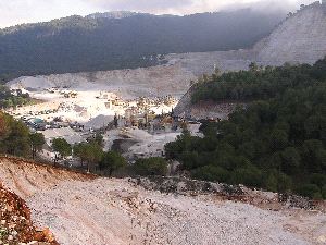 ÁRIDO. Vista de la cantera del Troconal, del grupo Sando, que presentó el recurso de amparo. / J. J. B./