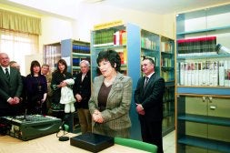 . María Lina García ha cumplido la voluntad de su marido de donar su biblioteca./ Y. MONTIEL/