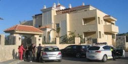 La Policía Local y la Guardia Civil están patrullando constantemente la zona para evitar que se produzcan incidentes. / FRANCISCO JIMÉNEZ/