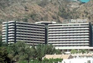 El hotel Don Miguel permanece cerrado desde octubre de 2004. / JOSELE LANZA/