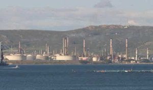 Los ecologistas insisten en que la industria pesada está perjudicando a los ciudadanos de la comarca./SUR/