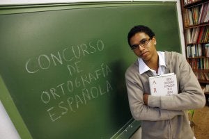 Ousmane demostró su dominio de la ortografía española, pese a que su lengua materna es el inglés. :: CARLOS MORET/