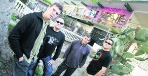 De nuevo en la carretera. Javier Ojeda, Manolo Rubio, Antonio Luis Gil y Chris Navas, componentes del grupo malagueño Danza Invisible. :: FERNANDO GONZÁLEZ/